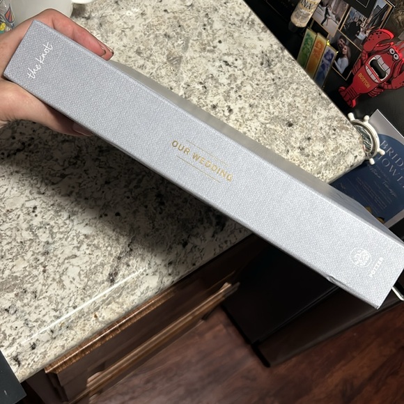 The KNOT wedding planner binder BRAND NEW never used - Picture 2 of 4